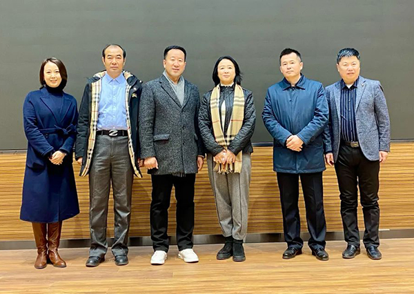 錦州市政協(xié)副主席、工商聯(lián)主席王秀錦蒞臨濱海電商基地考察調研