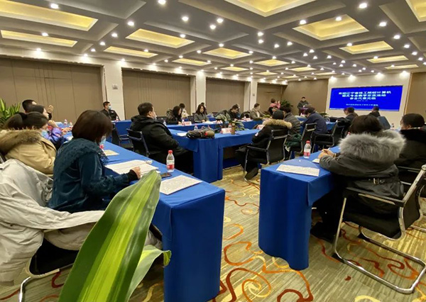 遼寧省技工院校計算機相關(guān)專(zhuān)業(yè)教學(xué)代表到濱海電商基地參觀(guān)交流