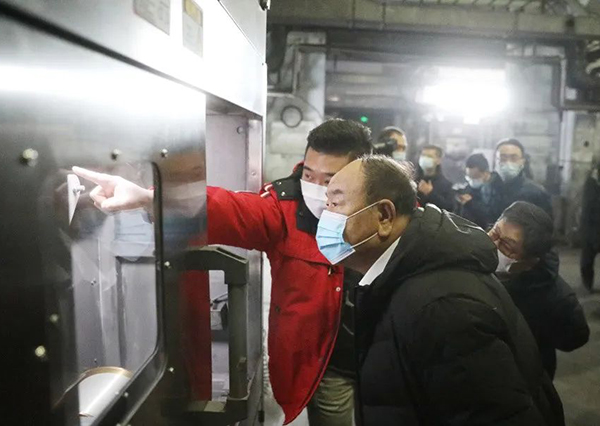 王德佳深入部分重點(diǎn)企業(yè)調研并現場(chǎng)辦公