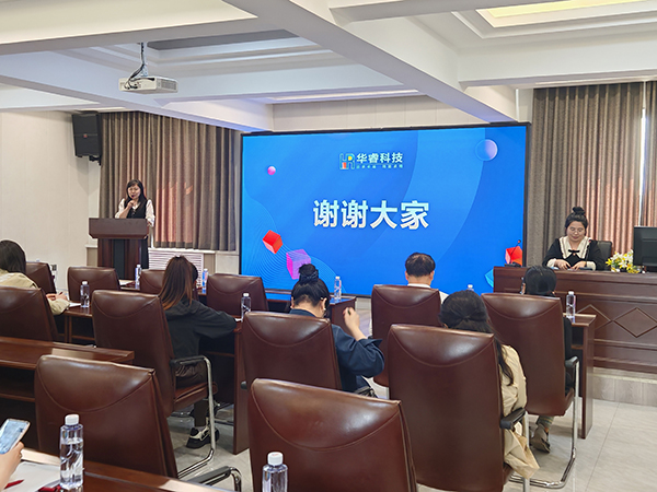 賦能成長(cháng)，共赴智能未來(lái) —— 華?？萍汲晒εe辦公益 AI 實(shí)操技能培訓